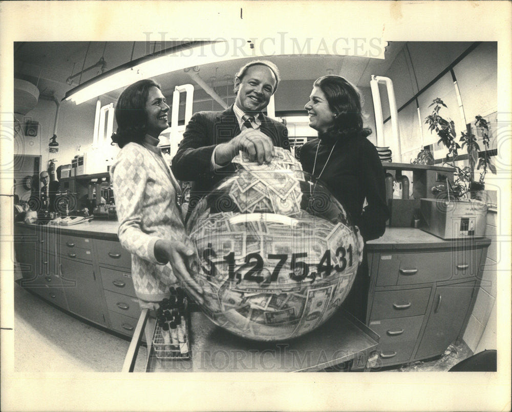 1973 Press Photo Michael Reese Med Ctr,Mrs E PfaelzerJr,Dr L Pesch,Mrs M Berger - Historic Images