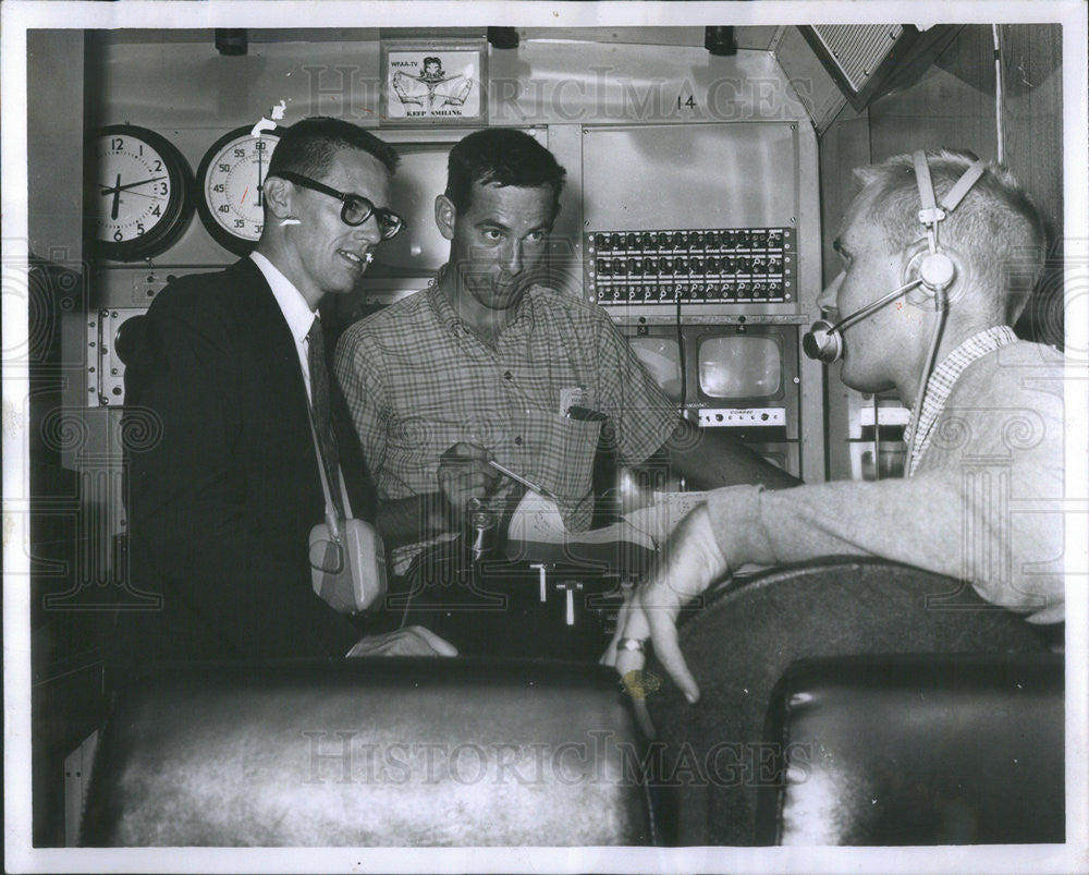 1961 Press Photo Rudy Perz air traffic controller - Historic Images