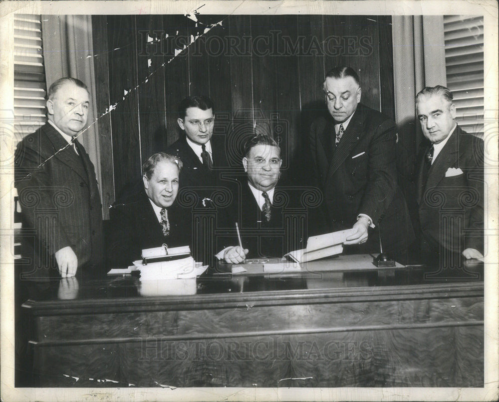 1945 Press Photo L to R; Raymond T. O"Keefe, Frank Cebelin,Judge John D. Biggs - Historic Images
