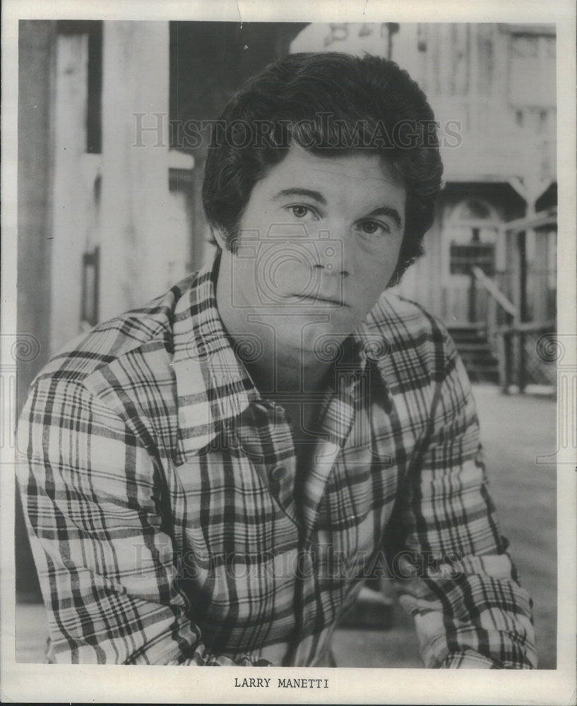 1975 Press Photo Actor Larry Manetti - Historic Images