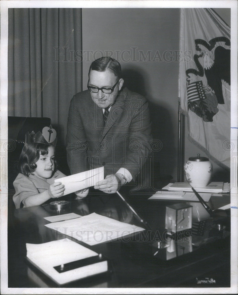 1969 Press Photo Gov Richard Ogaville w/ Linda Pell Chicago Heart Fund Princess - Historic Images