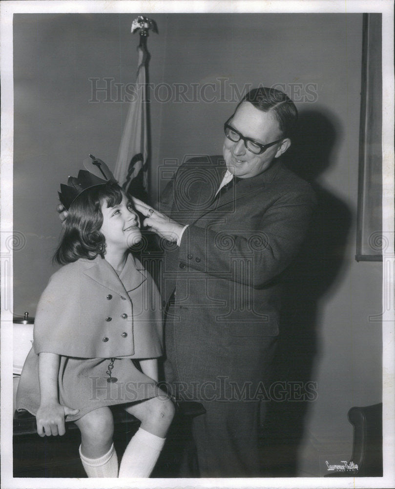 1969 Press Photo Heart Fund Princess Linda Pell w/ Gov Richard Ogilvie - Historic Images