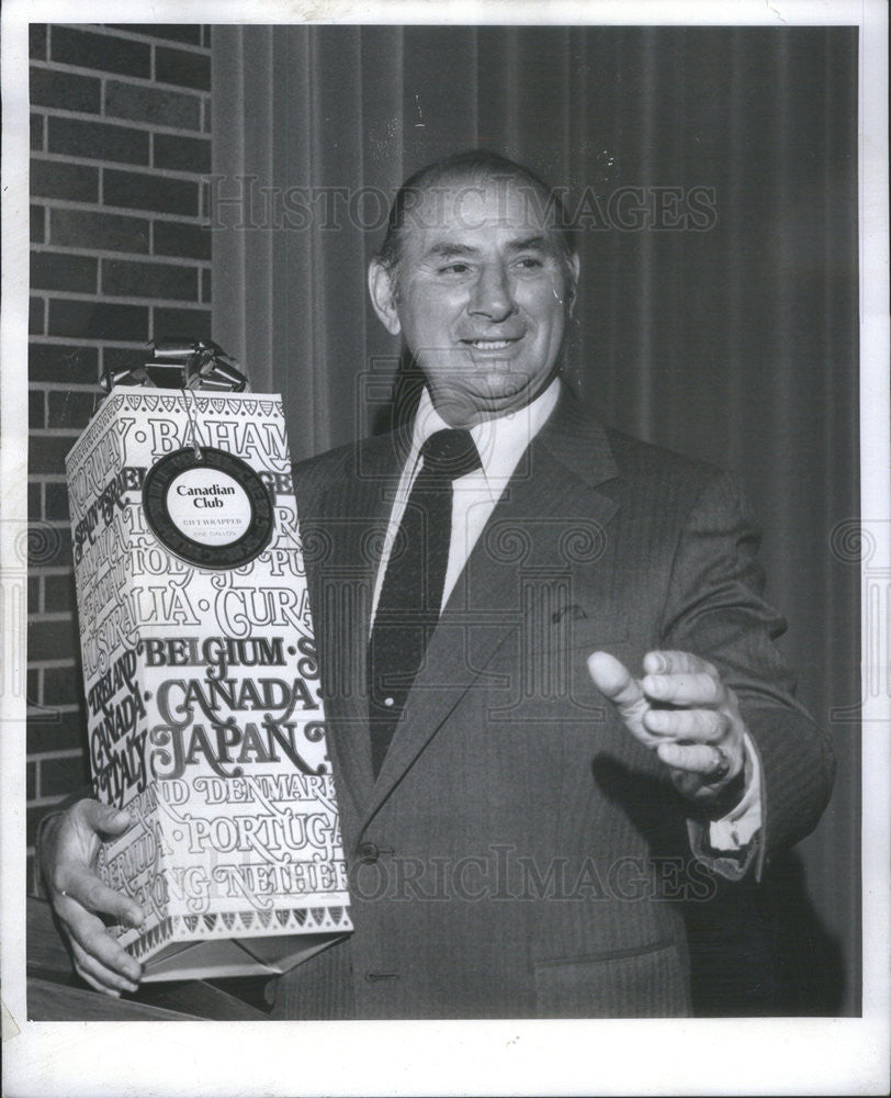 1974 Press Photo Jack Musick, president of Hiram Walker. - Historic Images