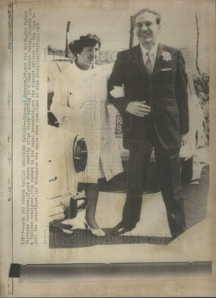 1969 Press Photo Giovanni Musante &amp; wife Giovanna after wedding in Rome - Historic Images