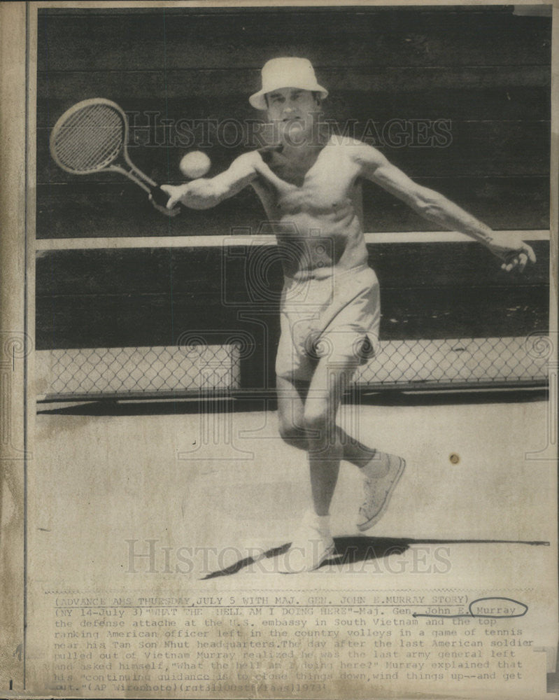 1973 Press Photo Maj. Gen. John Murray playing tennis near Tan Son Nhut - Historic Images