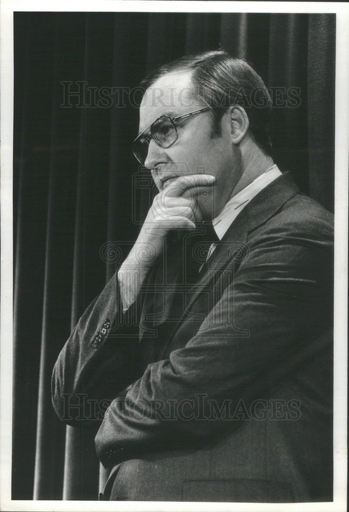 1979 Press Photo Gov. James Thompson, at State Capitol. - Historic Images