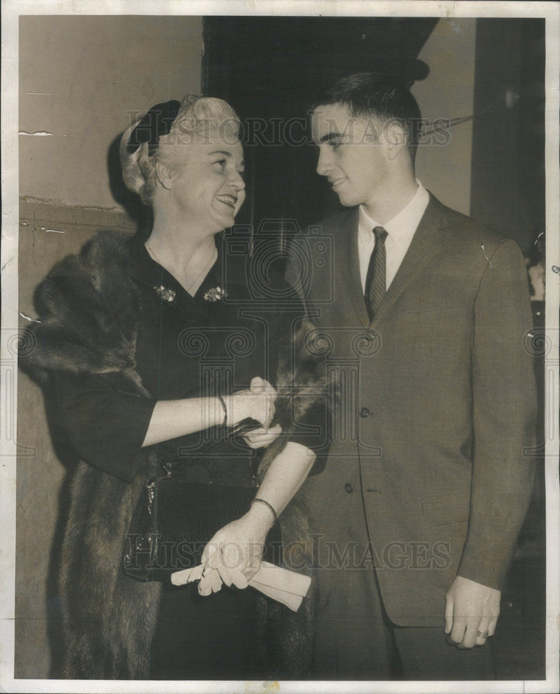 1959 Press Photo Mrs. Inez McDonald Neale w Son Eugene F McDonald III - Historic Images