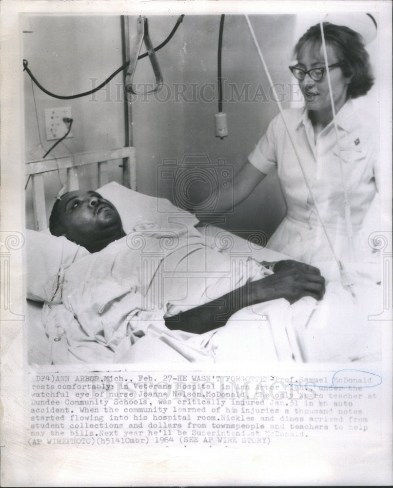 1964 Press Photo Professor Samuel McDonald At Veterans Hospital After Car Wreck - Historic Images