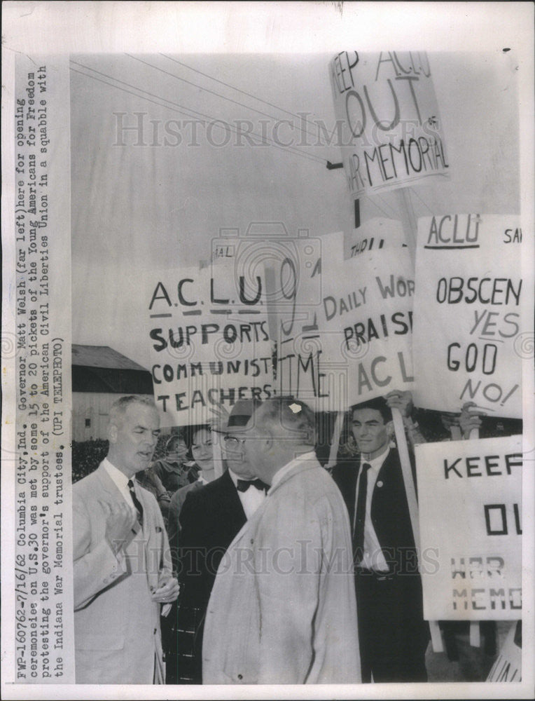 1962 Press Photo Governor Matt Welsh Indiana Pickets Young Americans Freedom - Historic Images