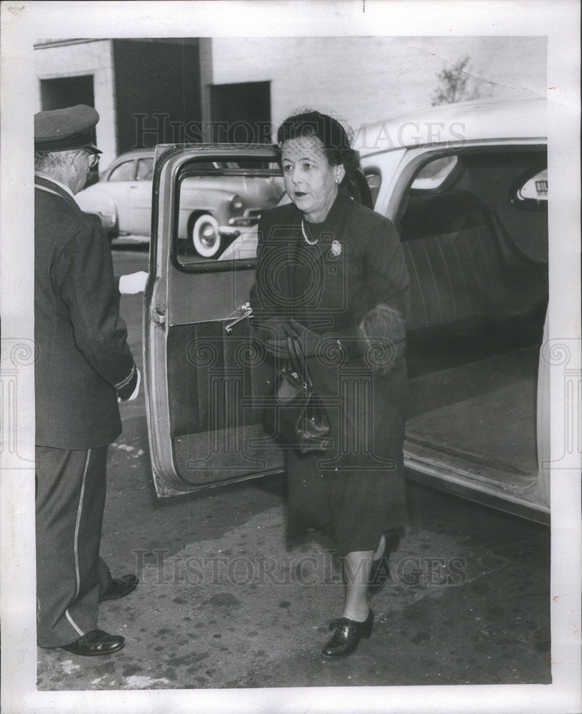 1953 Press Photo Mrs. Albert Madlener - Historic Images