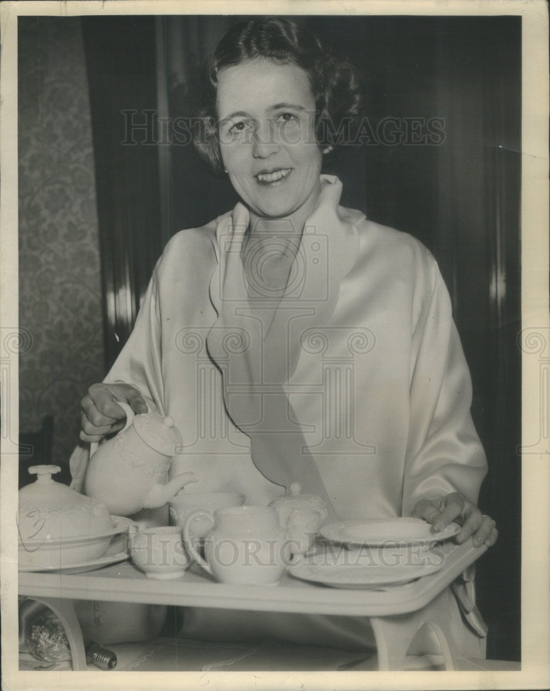 1933 Press Photo Mrs. Albert Madlener Jr. Models Negligee For Society Sale - Historic Images