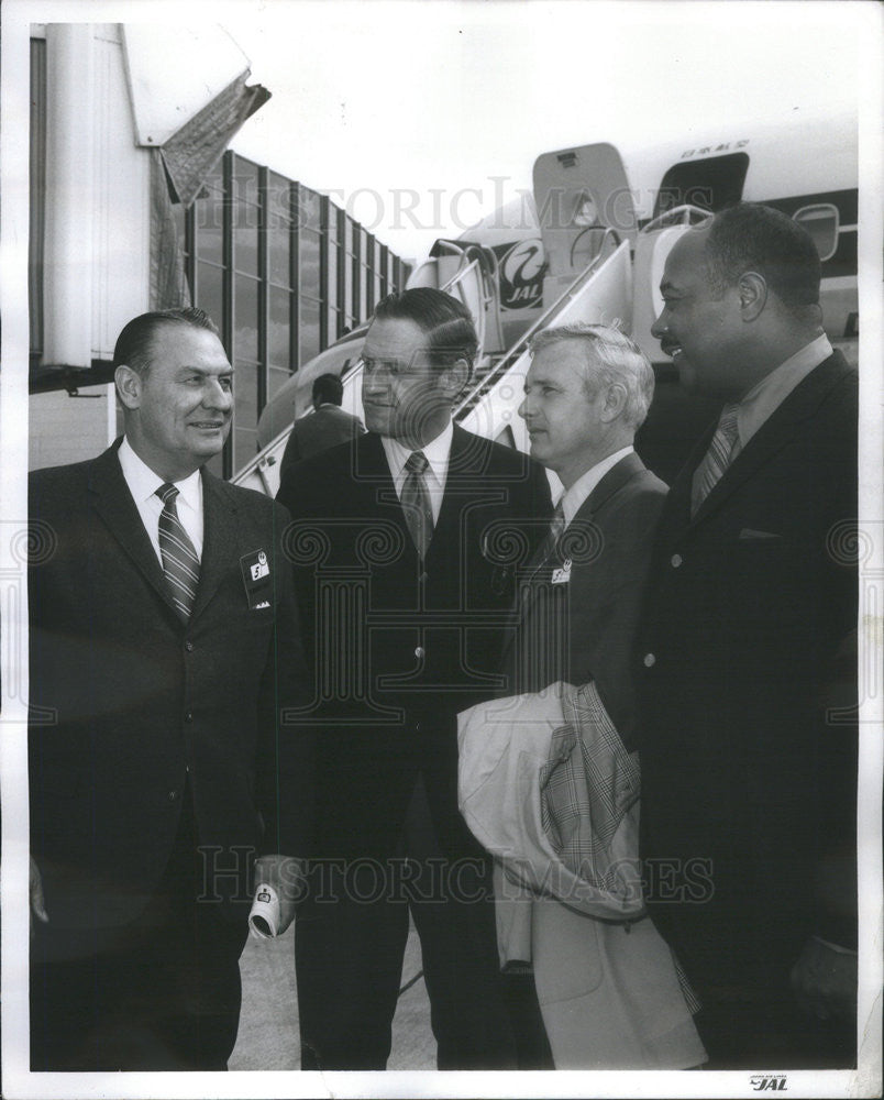 1970 Press Photo J D Madl,Sgt C Skalski,Sgt Wm O&#39;Brien,JG Capp police visit Jap - Historic Images