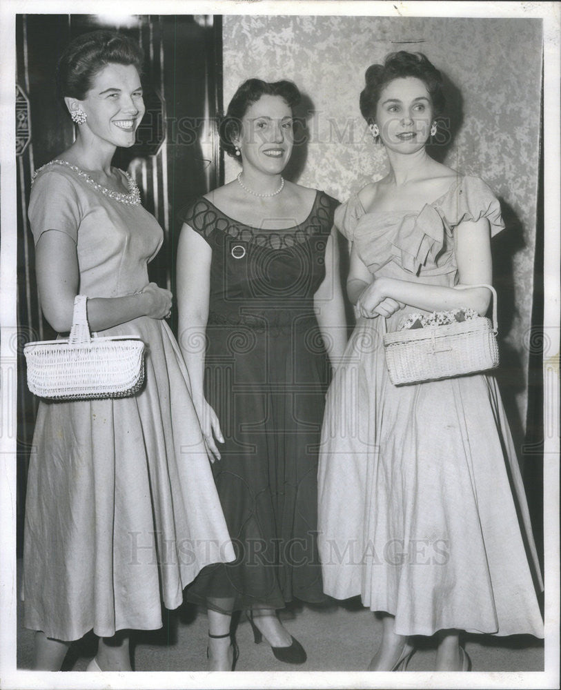 1954 Press Photo carol fox betty Manning dinner - Historic Images