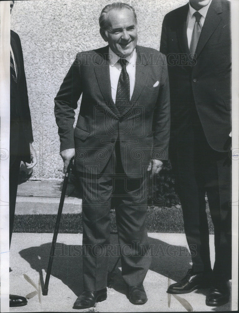 1971 Press Photo Sir Henry Mance Arrives In Chicago To Meet With Businessmen - Historic Images
