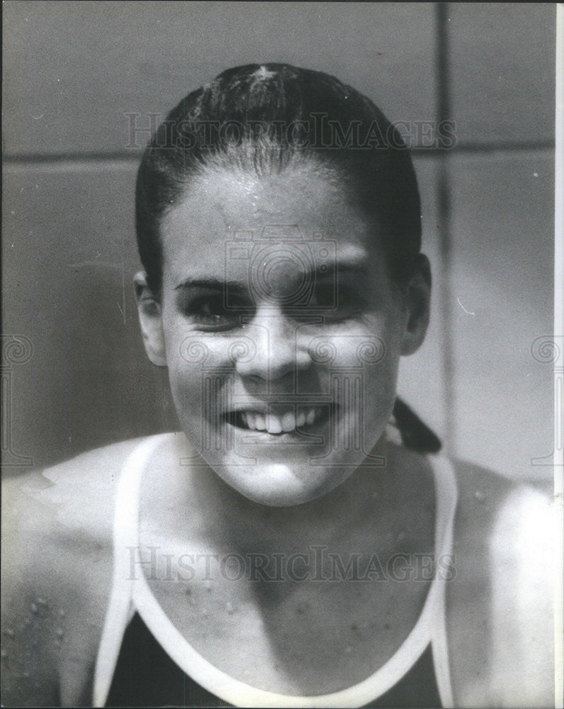 1982 Press Photo New Trier High School Swimmer Tina McCrea - Historic Images