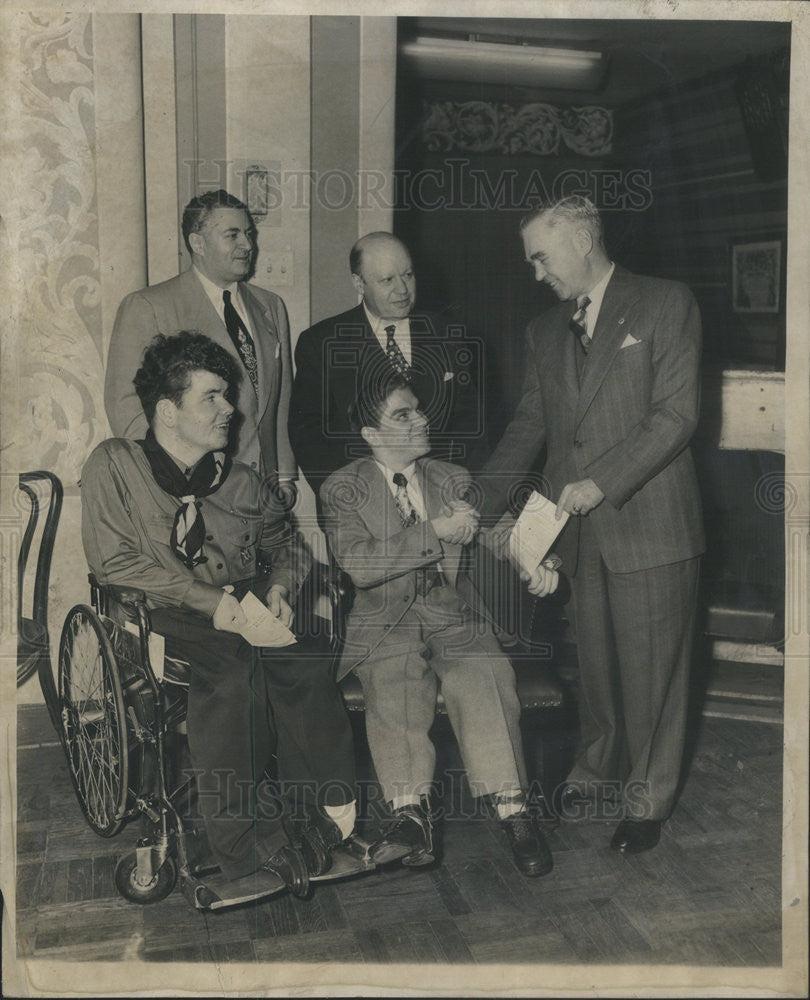 1950 Press Photo Ronald Navin And James D. McCauley Receiving Essay Awards - Historic Images