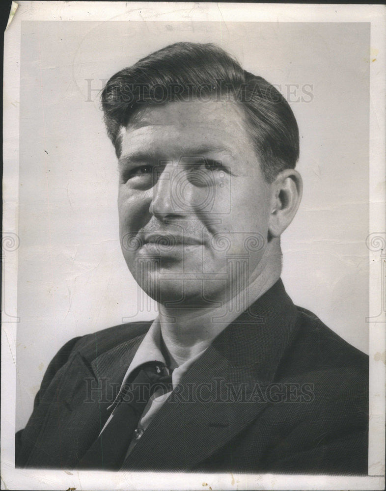 1947 Press Photo This Is The Year Book Author Frederick Manfred Portrait - Historic Images