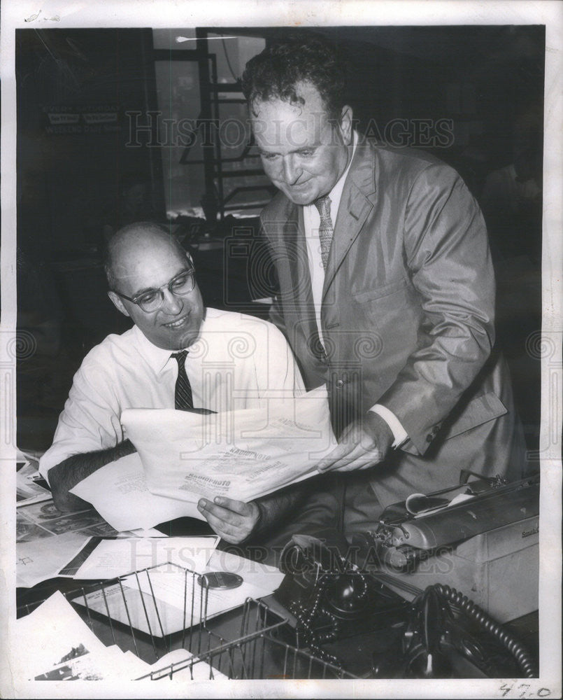 1960 Press Photo Joseph Mann Daily news editor and Peter Howell Melbourne editor - Historic Images