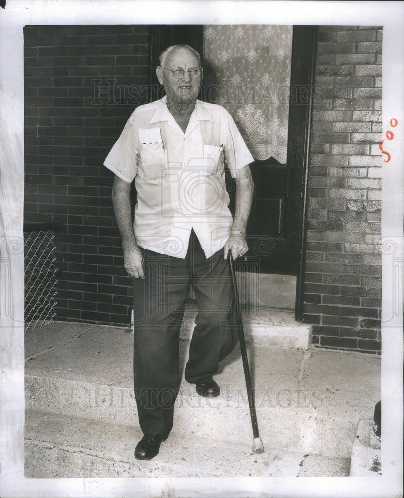 1955 Press Photo Jake Manushich, war hero. - Historic Images