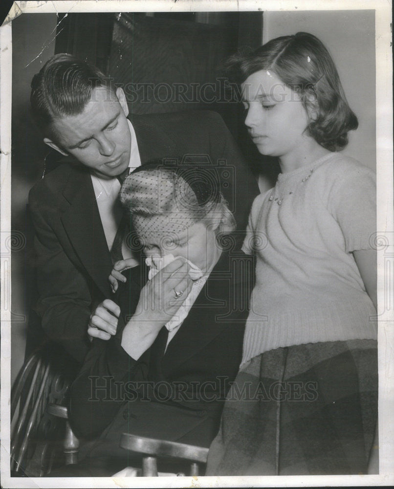 1954 Press Photo Family of slain officer Jeremiah Lucey, who was shot - Historic Images