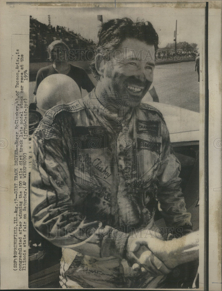 1974 Press Photo Roger McCluskey Dirt Track Driver Wins 100 Mile Stock Car Race - Historic Images