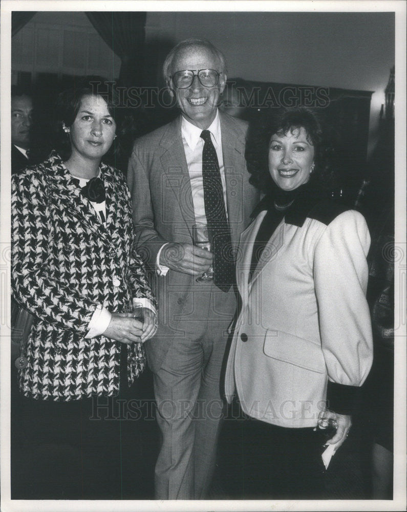 1989 Press Photo Gigi Mahon Theobold with Husband Tom and  Terry Savage - Historic Images