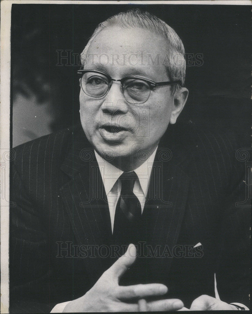 1971 Press Photo U thant visits Company officials - Historic Images