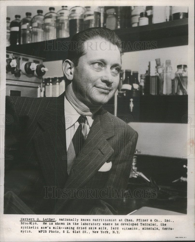 1951 Press Photo Herbert G. Luther, Nutritionist At Chas. Pfizer And Co. Inc. - Historic Images