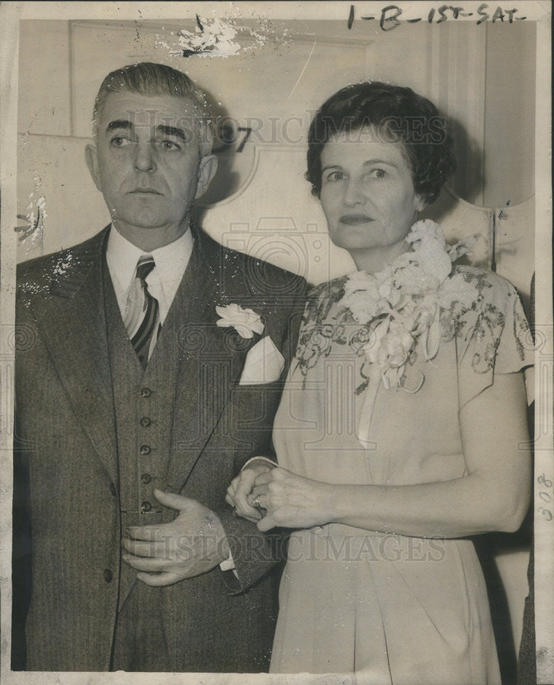 1946 Press Photo Mr. Mrs. Dr. Horace Lyons married Ambassador East hotel - Historic Images