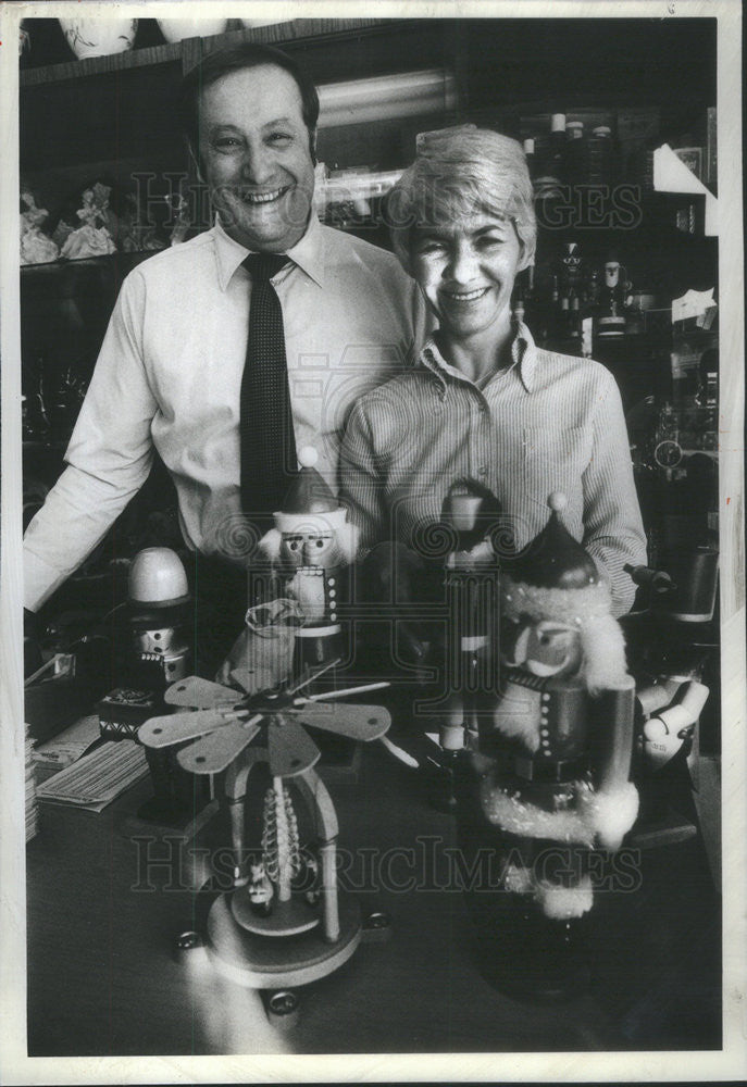 1981 Press Photo Ed &amp; Christine Luscher At Their European Import Center - Historic Images