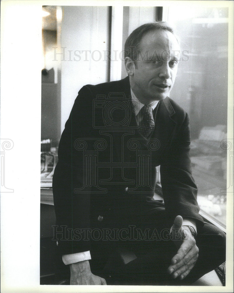 1984 Press Photo Tom Lyons, Author, &quot;The Pelican &amp; After&quot; - Historic Images