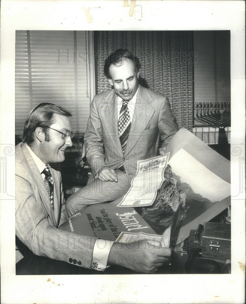 Press Photo US States Atty James Thompson and Shaul Ramati,Counsel Gen Israel - Historic Images