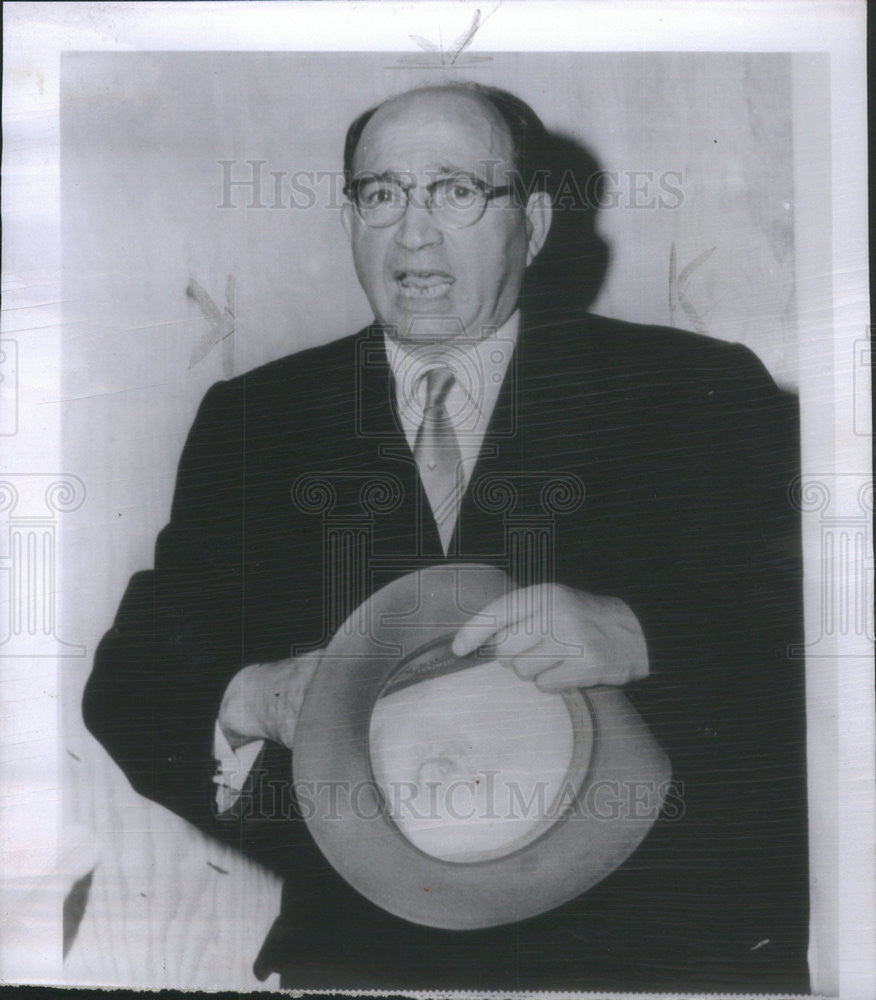 1956 Press Photo Harry Lev Chicago Hat Manufacturer Federal Courthouse - Historic Images