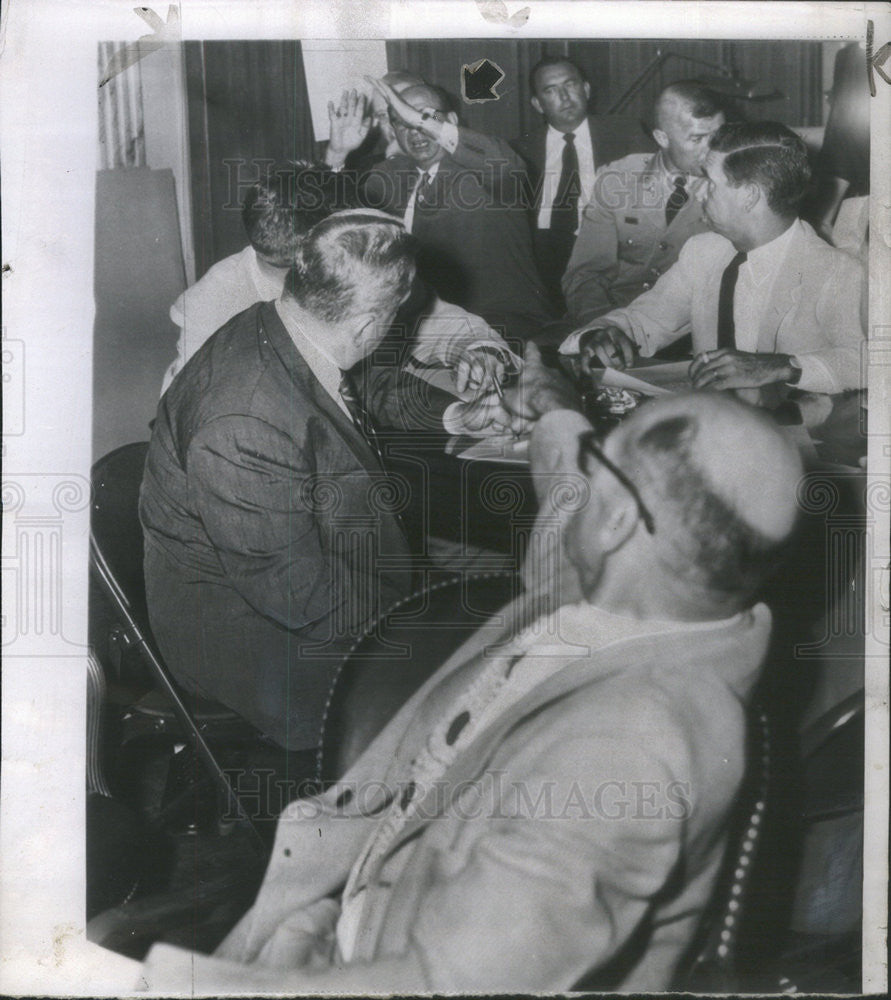 1955 Press Photo Harry Lev Trial Michael Weintraub Cap Man Senate Investigation - Historic Images