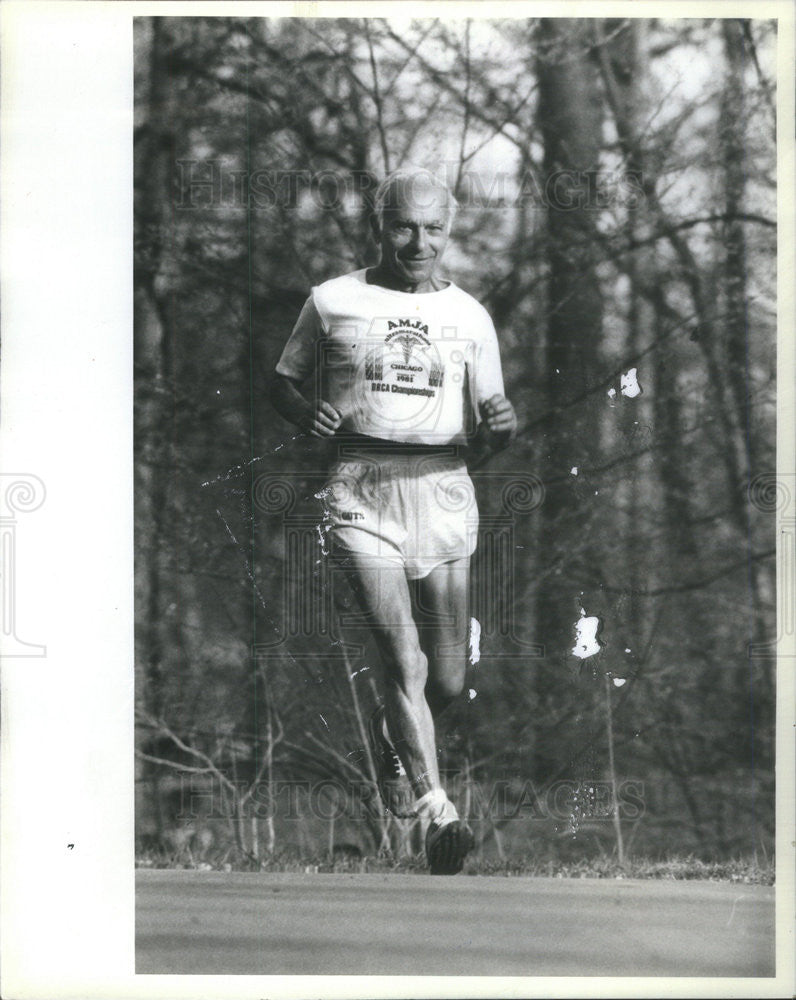 1983 Press Photo Ben Mostow,80 runs marathons - Historic Images