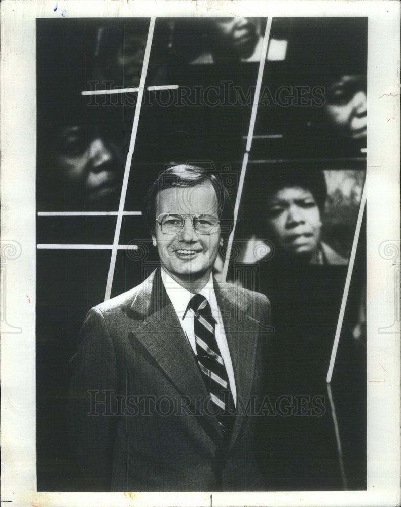 1982 Press Photo Journalist Bill Moyers - Historic Images