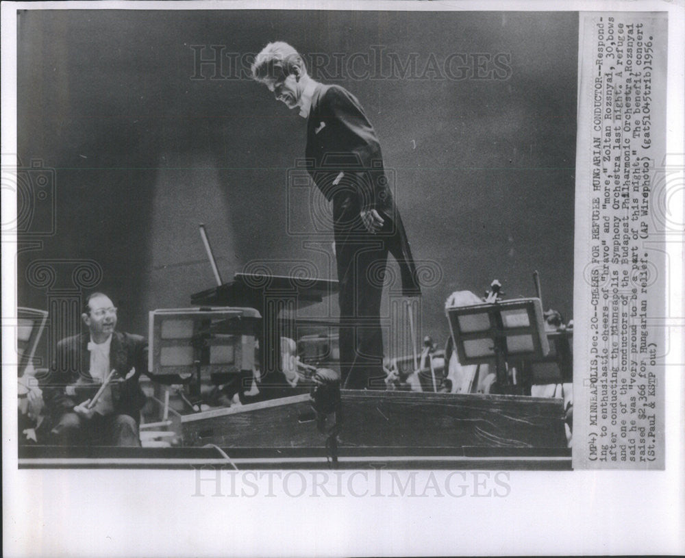 1956 Press Photo Minneapolis Symphony Orchestra Conductor Ruzsnyai Bowing - Historic Images