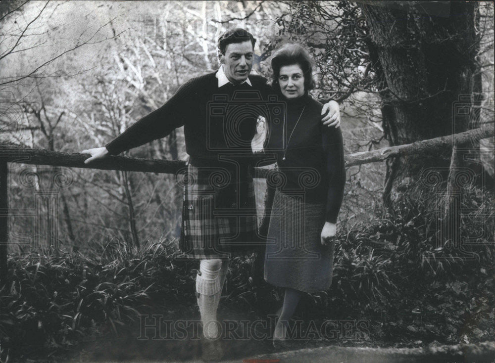 1967 Press Photo Princess Alexandra &amp; Husband Angus Ogilvy Near Airlie Castle - Historic Images