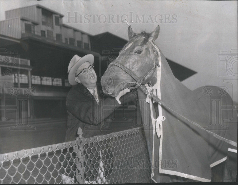 1954 Press Photo Peter J. O&#39;Donnell, Gen. Mgr Lincoln Fields Race Track meets - Historic Images