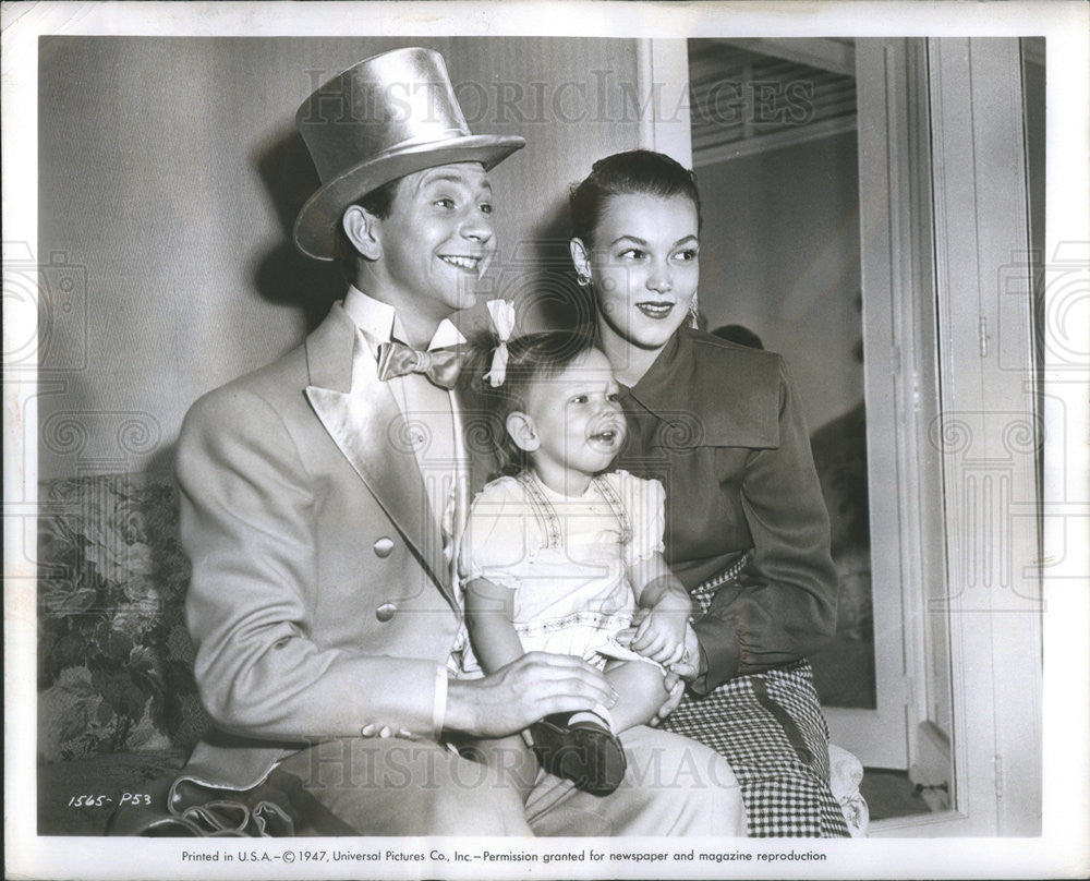 1947 Press Photo Mr. &amp; Mrs. Donald O&#39;Connor &amp; Daughter Donna Gwen - Historic Images