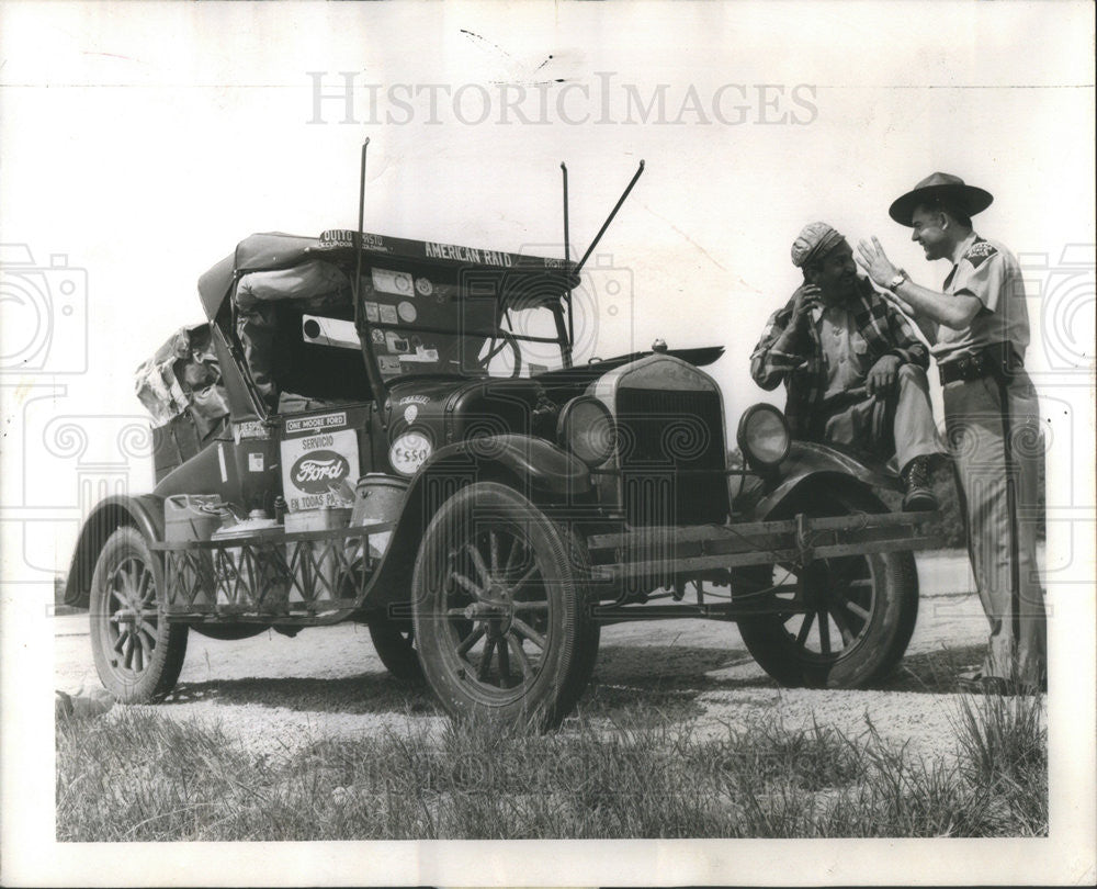 1962 Press Photo Felix Ocano and Officer Michael Rasheta Model T Ford - Historic Images