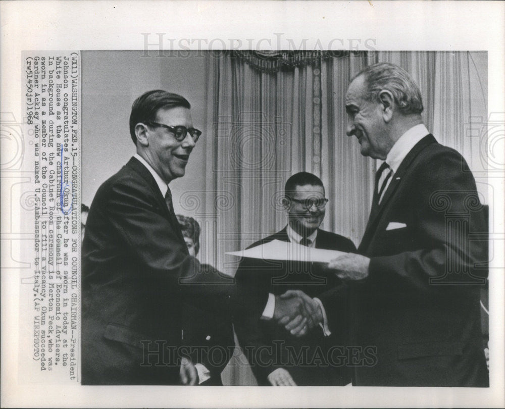 1968 Press Photo Pres. Johnson, Arthur Okun after winning Chairman of Council - Historic Images