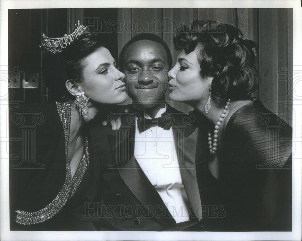 1991 Press Photo David Opont &quot;Kids Hero Award&quot; with Ms USA Sapp &amp; K Le Brock - Historic Images