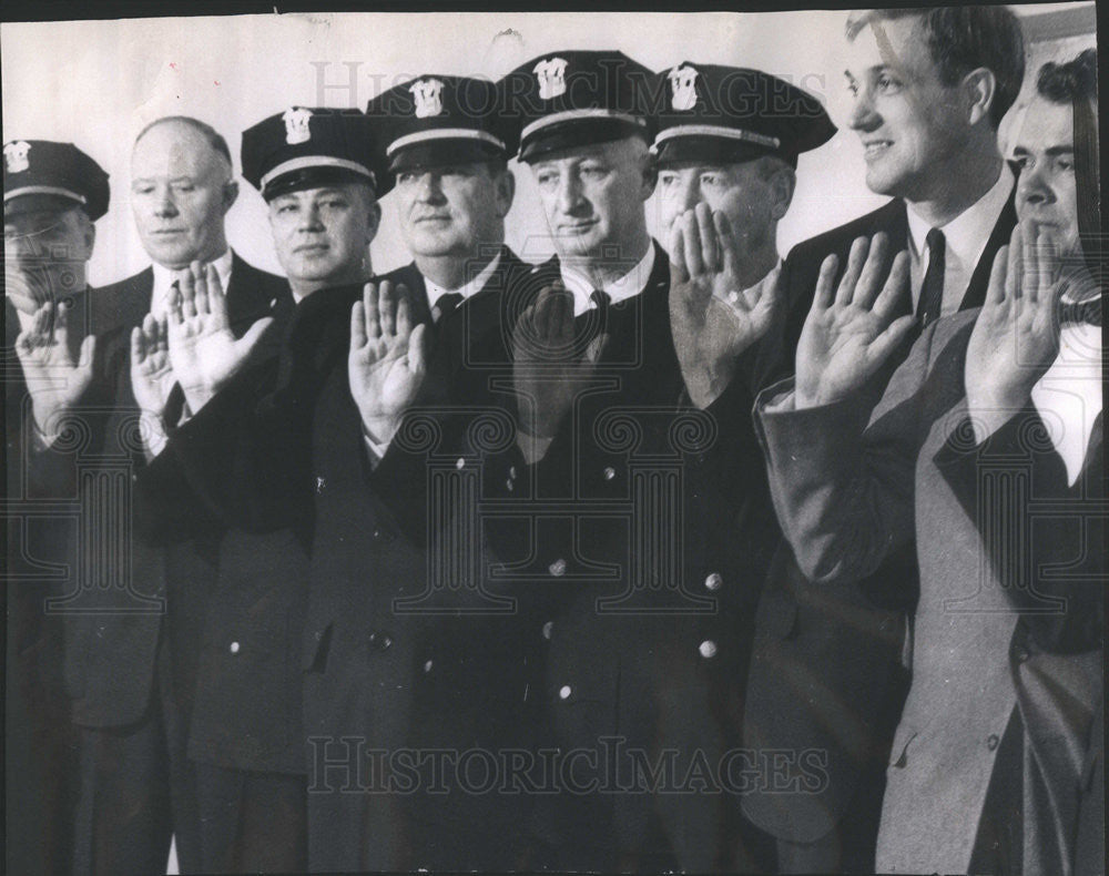 1961 Press Photo Police Cpt William O&#39;Neill Commander of Strategic 1st District - Historic Images