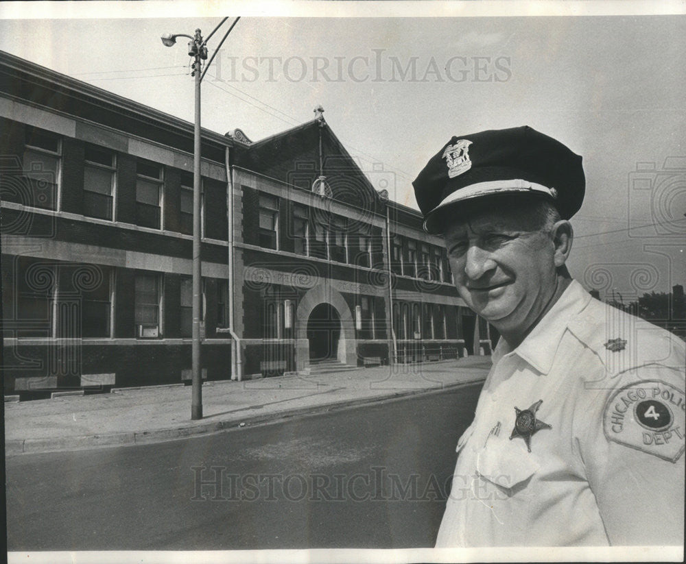 1987 Press Photo Police District Commander William O'Neill With Oldest Station - Historic Images