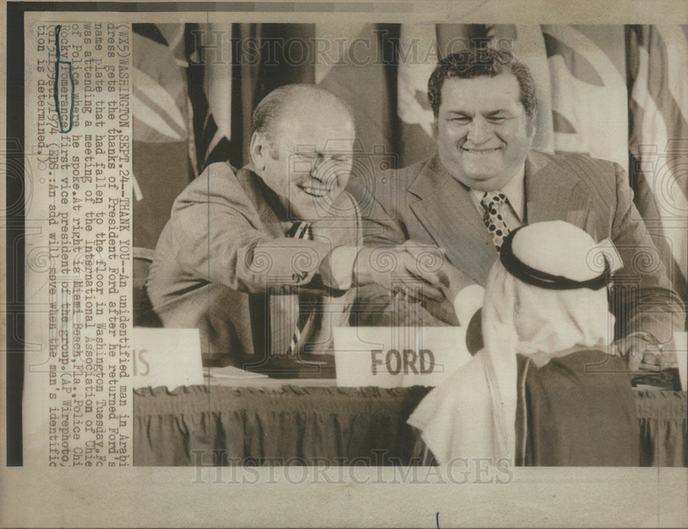 1974 Press Photo President Ford Shaking Hands With Arabian Man Police Chiefs - Historic Images