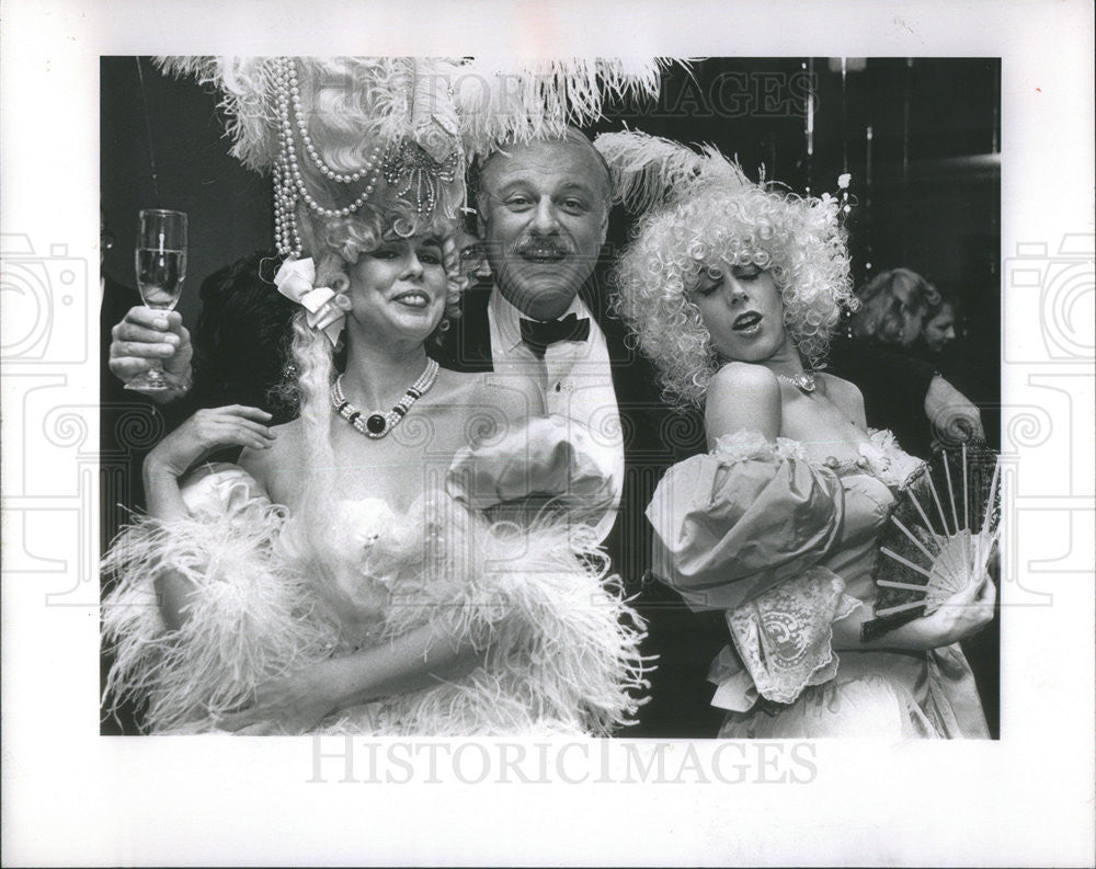 1991 Press Photo Richard Huber Attending American Red Cross Benefit - Historic Images