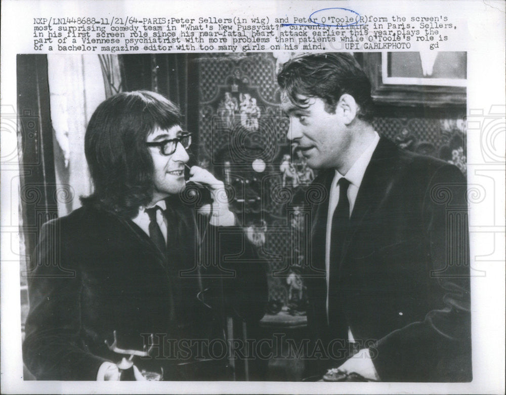 1964 Press Photo Peter Sellers, Peter O&#39;Toole in &quot;What&#39;s new Pussycat?&quot; - Historic Images