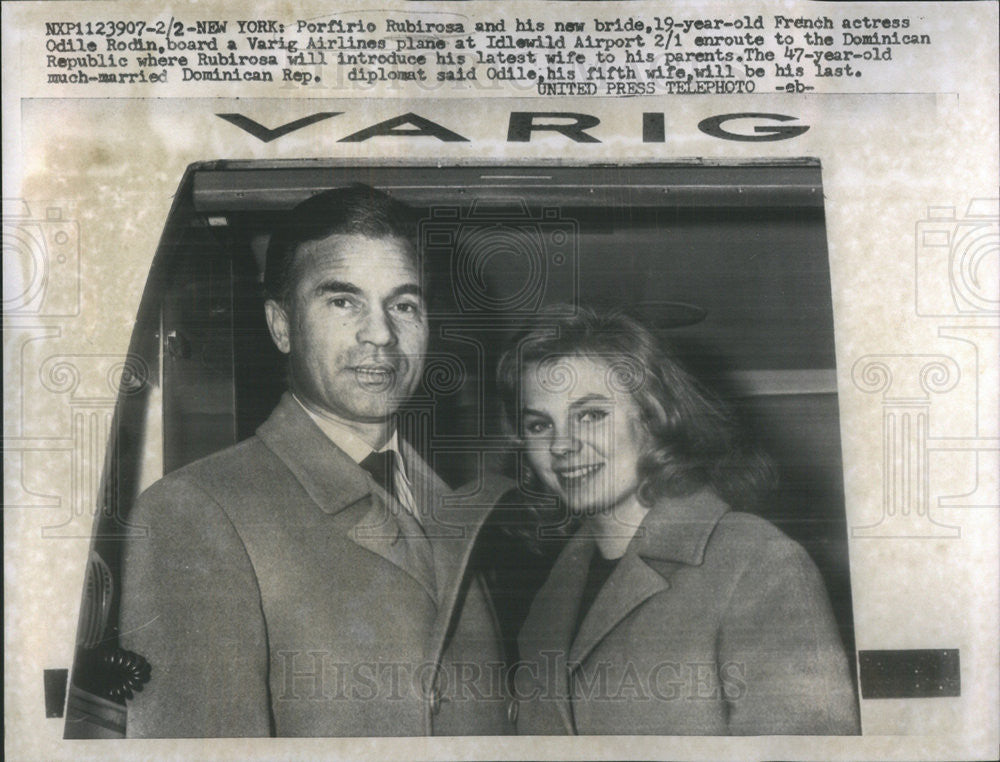 1957 Press Photo Porfirio Rubirosa Bride Odile Rodin Idlewild Airport - Historic Images