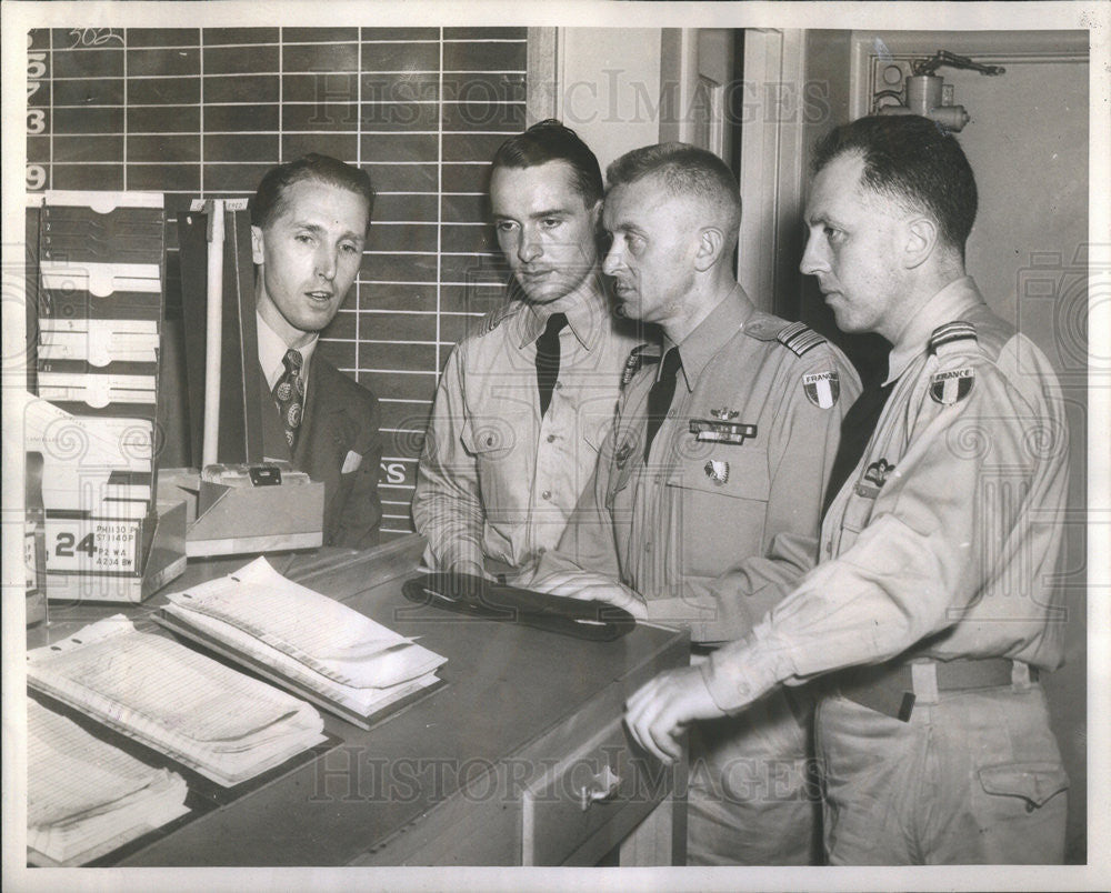 1945 Press Photo John Glatz, Major Andre Esperet, Constantine Rozenoff - Historic Images